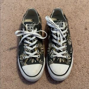 Daisy Pattern Converse